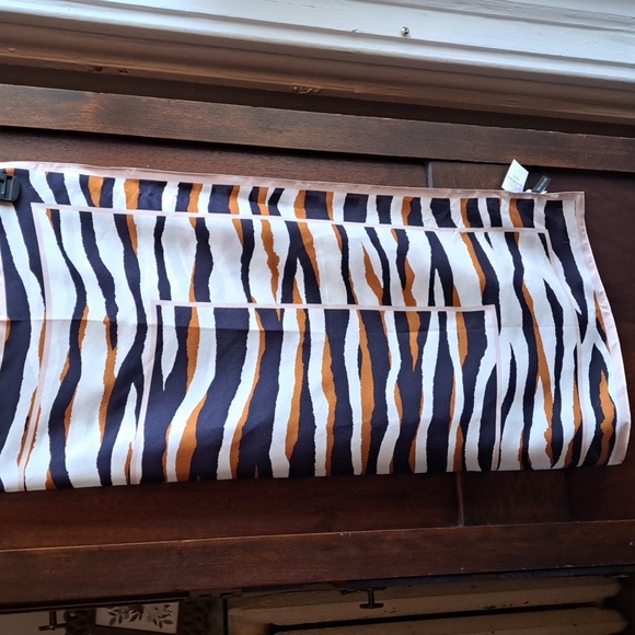 Ann Taylor size OS 25 x 25 100% silk navy blue brown and white scarf - Picture 3 of 5